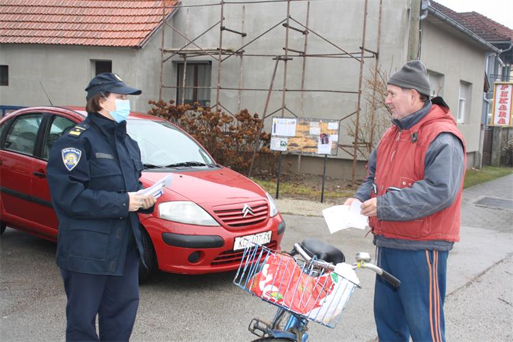 Slika /PU_KK/Vijesti/2021/12/14.12. info točka (2).jpg